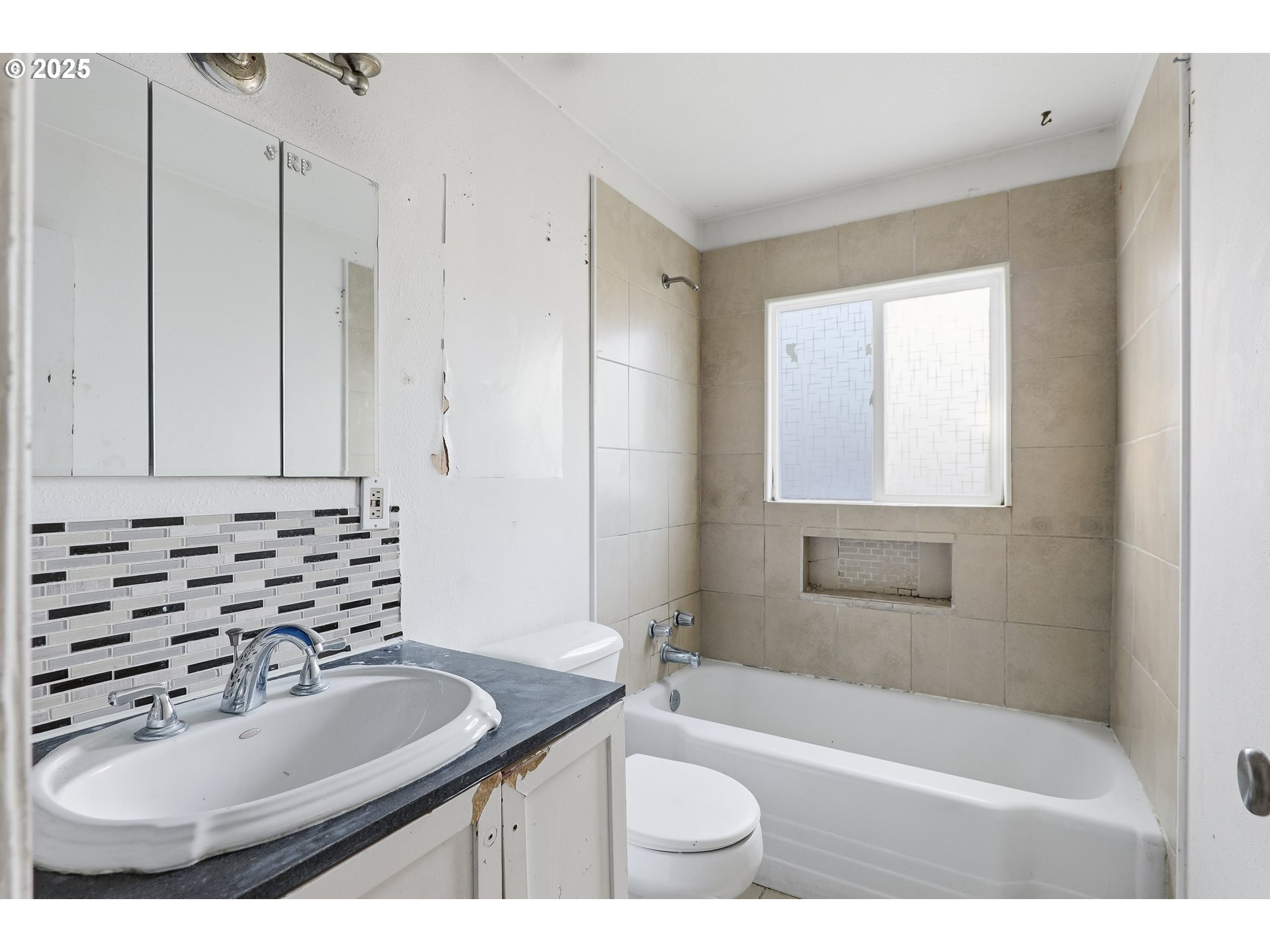 11751 Southeast Oak Street Portland, OR 97216 - Photo 7 of 26