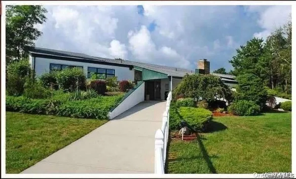 $142,997 | 164 Village Circle West, Manorville, NY 11949