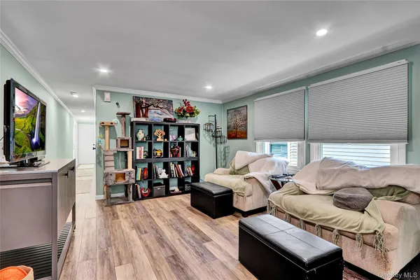 $142,997 | 164 Village Circle West, Manorville, NY 11949