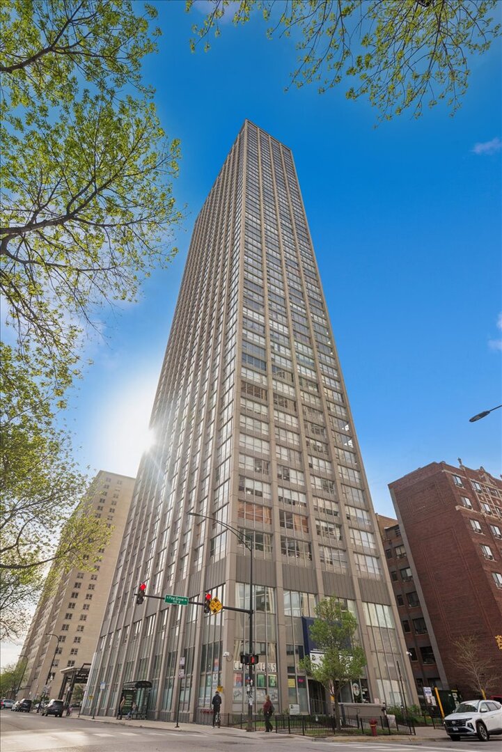 655 West Irving Park Road, Unit 906 Chicago, IL 60613 - Photo 1 of 20