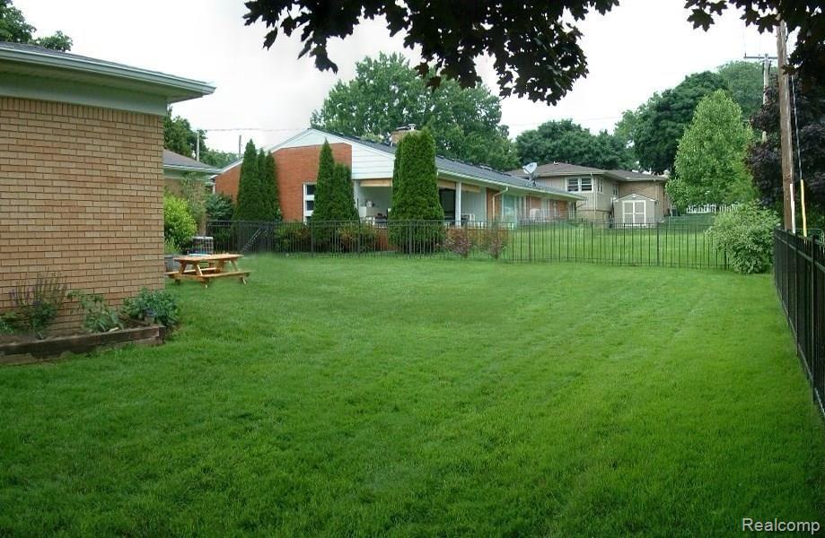 23110 Power Road Farmington, MI 48336 - Photo 22 of 26 Yard1.jpg