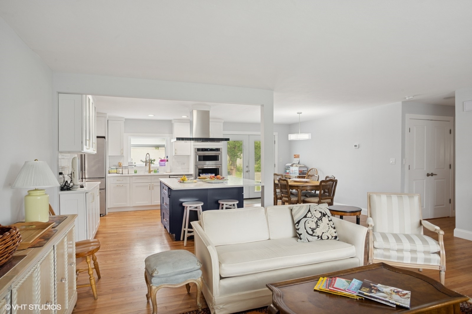 2050 Beechnut Road Northbrook, IL 60062 - Photo 7 of 18 a living room with furniture and kitchen view
