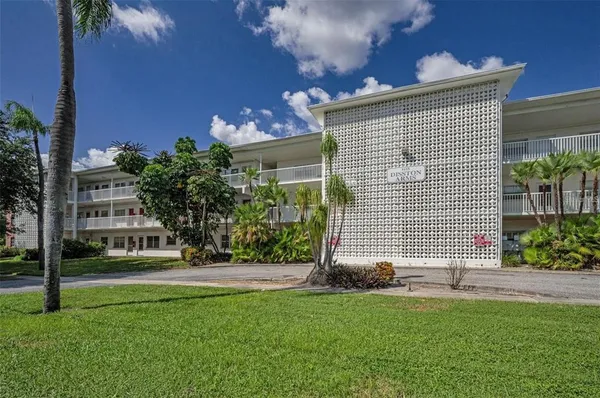 $1,975 | 5155 9th Avenue North, Unit 104, St. Petersburg, FL 33710