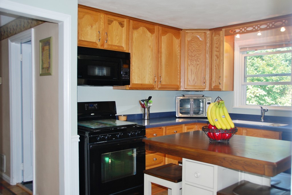 39 Lumae Street Springfield, MA 01119 - Photo 7 of 26
