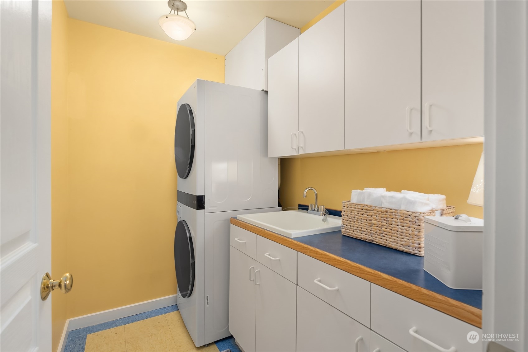 8251 Northeast Beck Road Bainbridge Island, WA 98110 - Photo 34 of 40