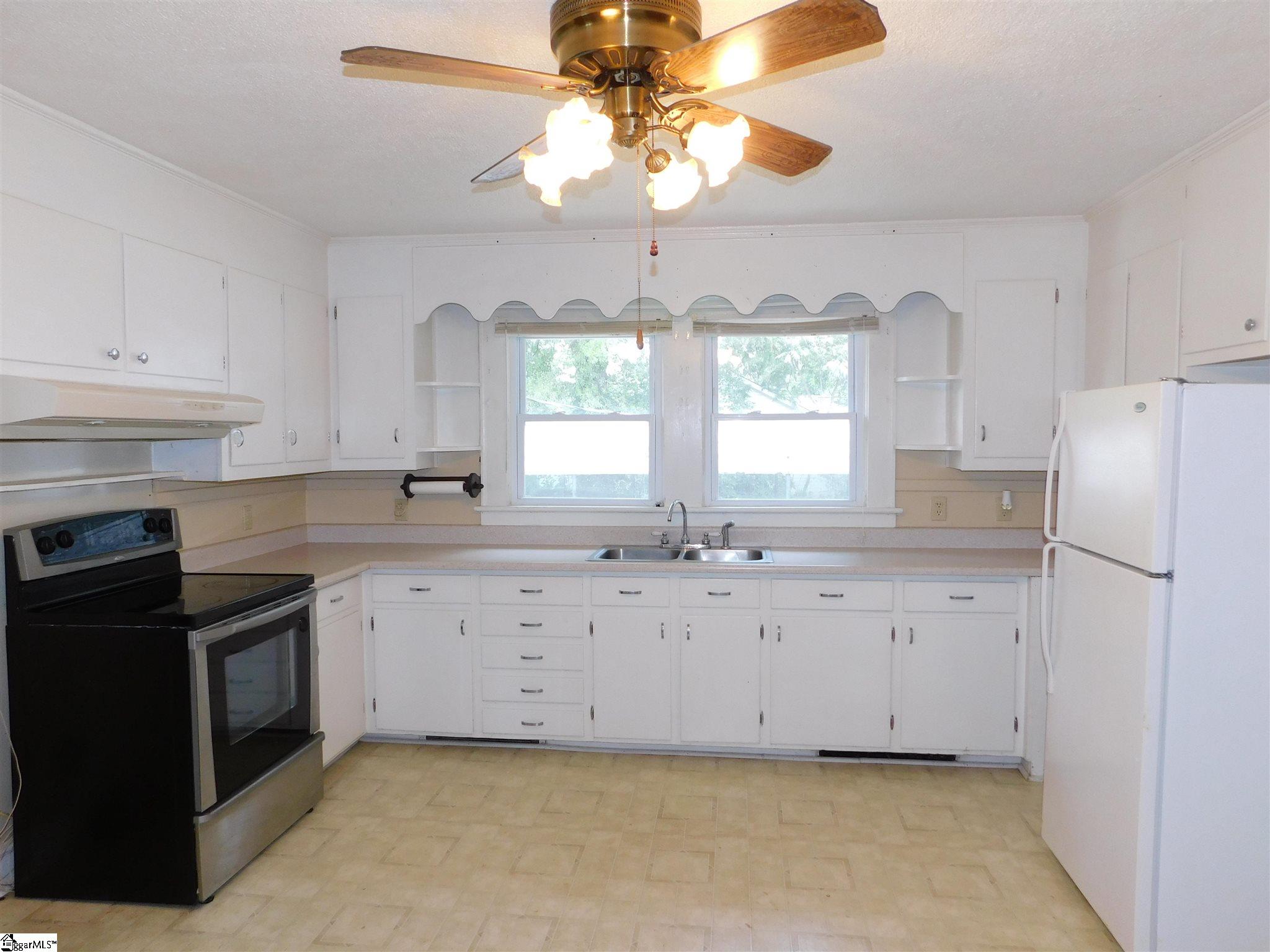 108 Center Street Greer, SC 29651 - Photo 11 of 22 Gallery Image 11