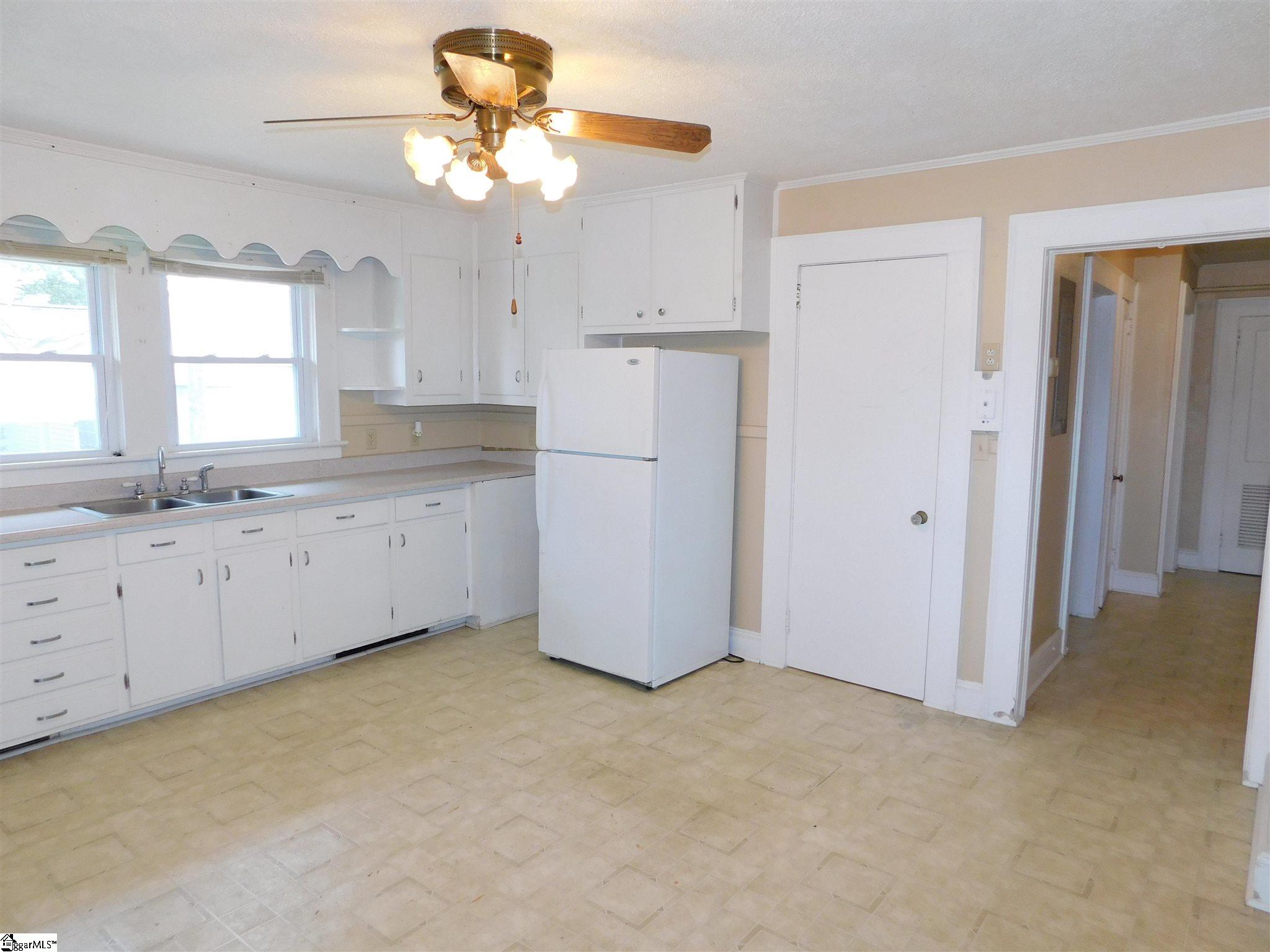 108 Center Street Greer, SC 29651 - Photo 10 of 22 Gallery Image 10