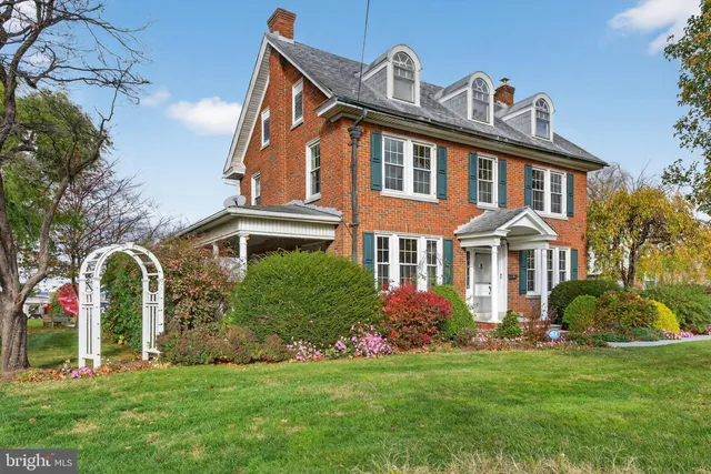 $485,000 | 379 East Main Street, Leola, PA 17540