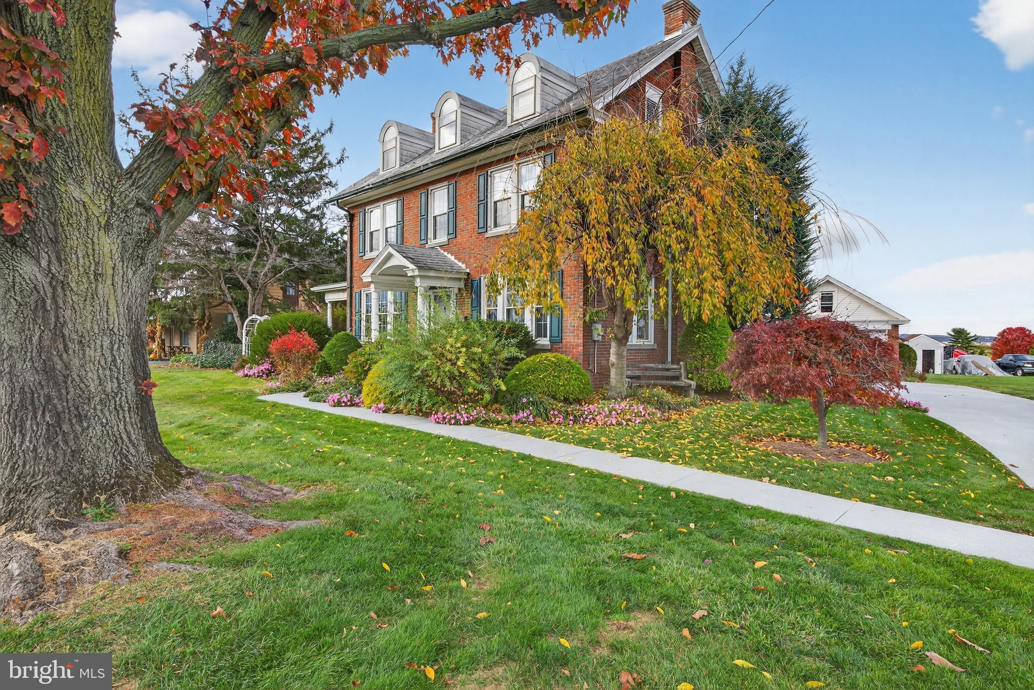 379 East Main Street Leola, PA 17540 - Photo 3 of 56