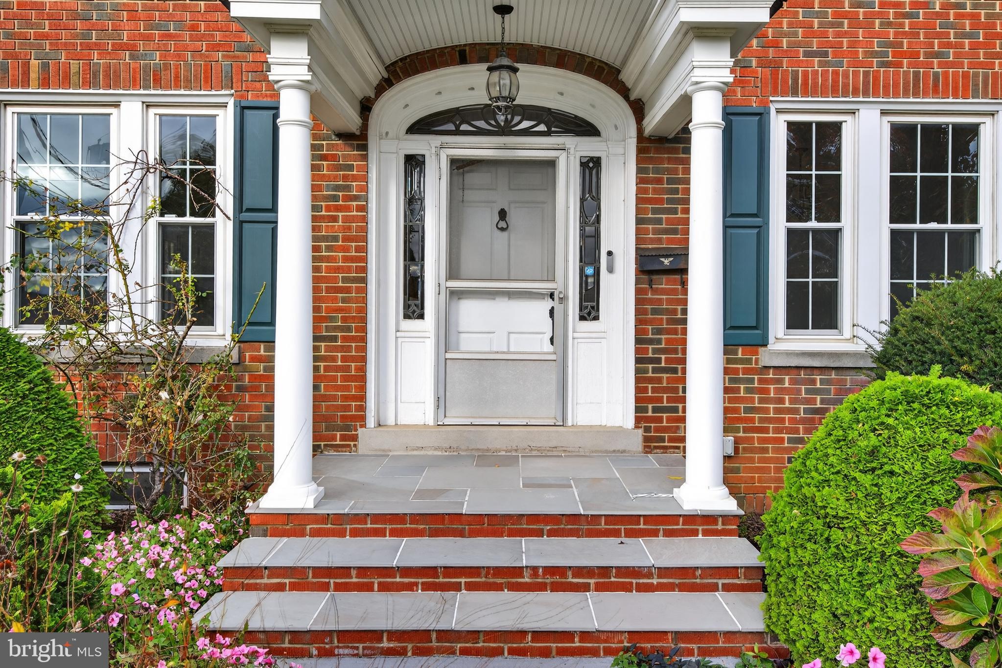 379 East Main Street Leola, PA 17540 - Photo 4 of 56