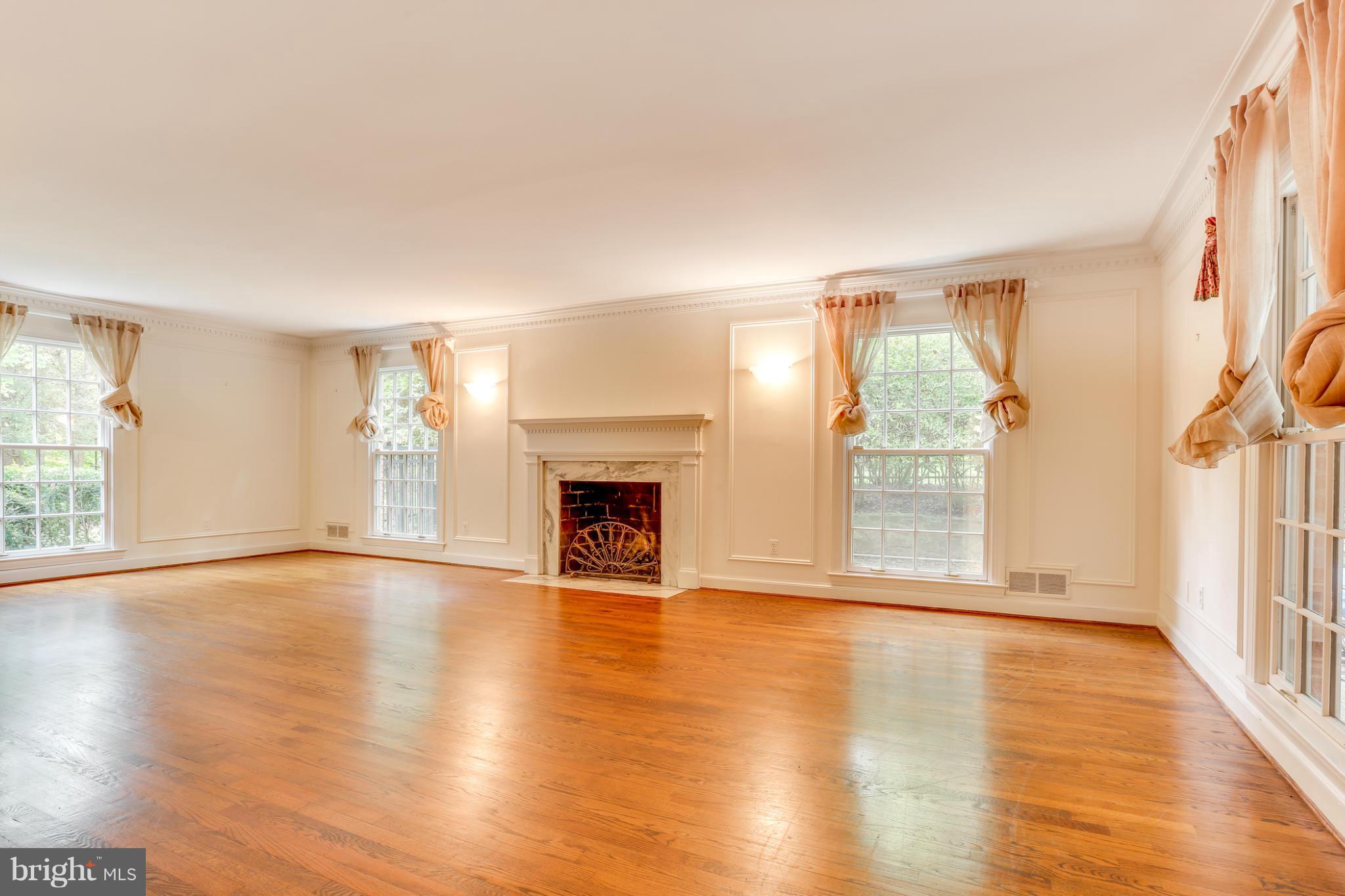 12006 River Road Potomac, MD 20854 - Photo 2 of 29 Living Room