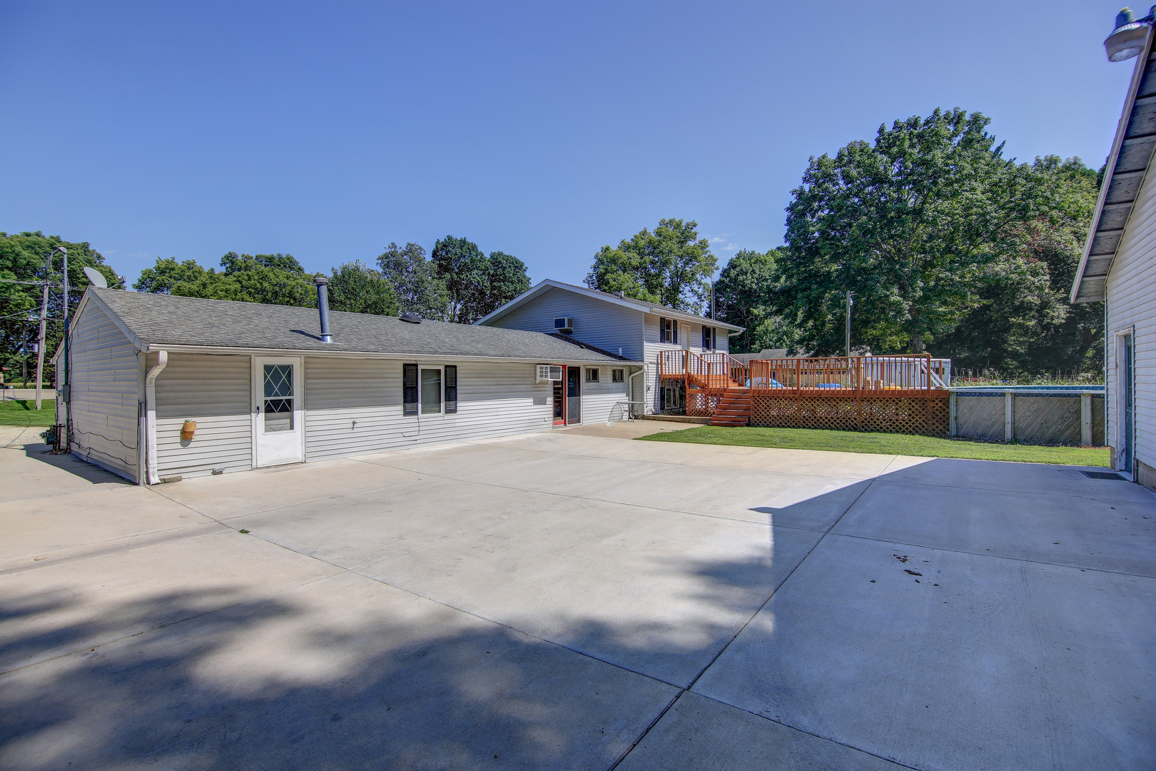 5411 Emerson Road Sterling, IL 61081 - Photo 16 of 36