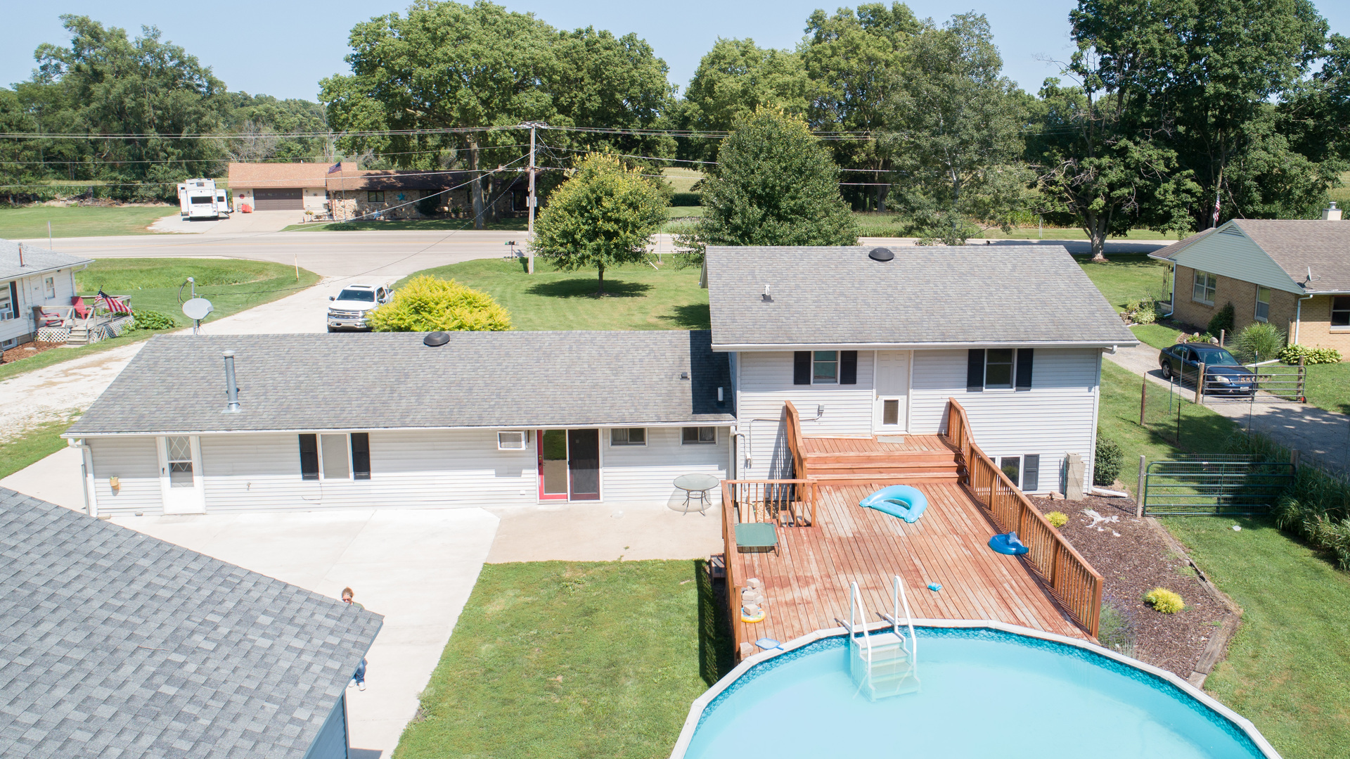 5411 Emerson Road Sterling, IL 61081 - Photo 3 of 36