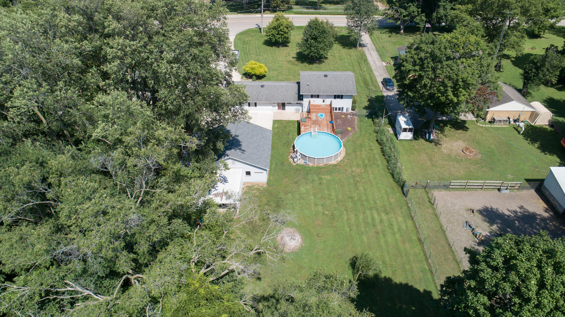5411 Emerson Road Sterling, IL 61081 - Photo 5 of 36