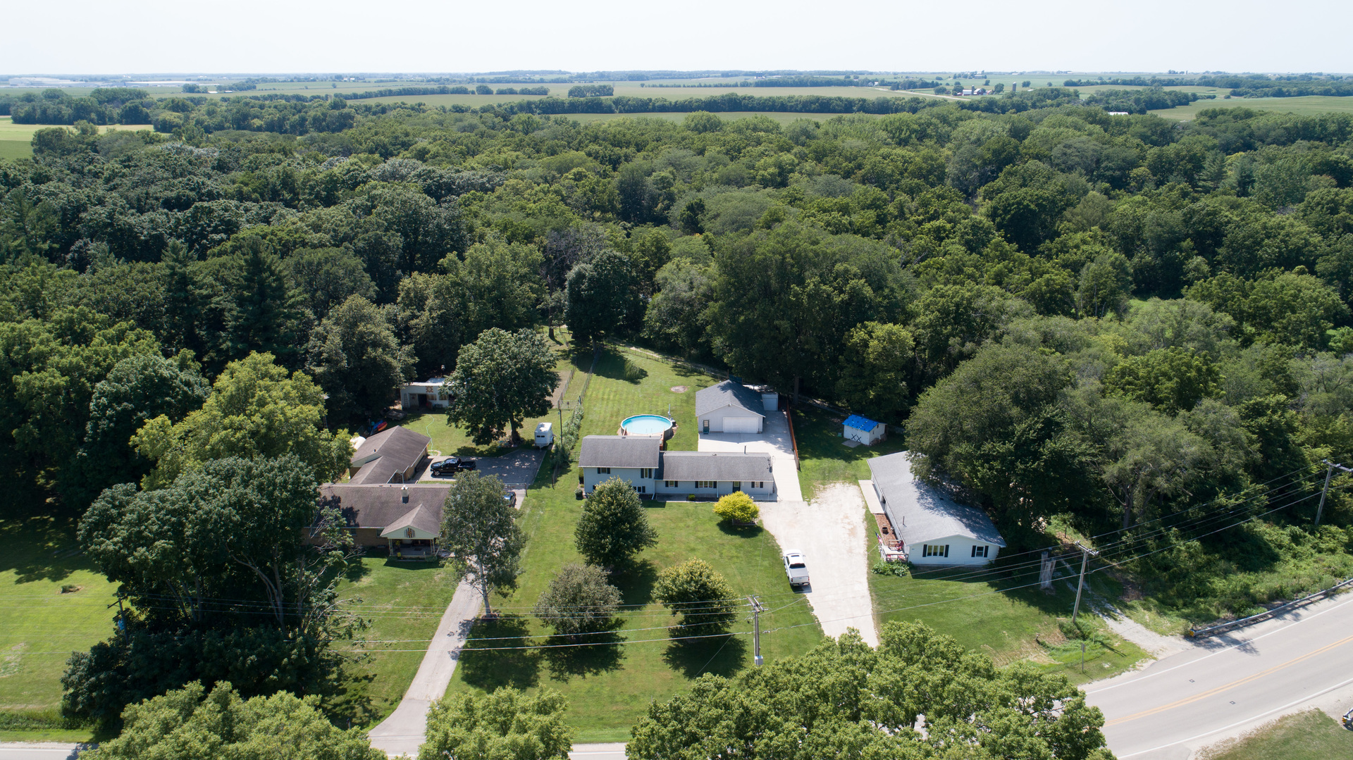 5411 Emerson Road Sterling, IL 61081 - Photo 8 of 36