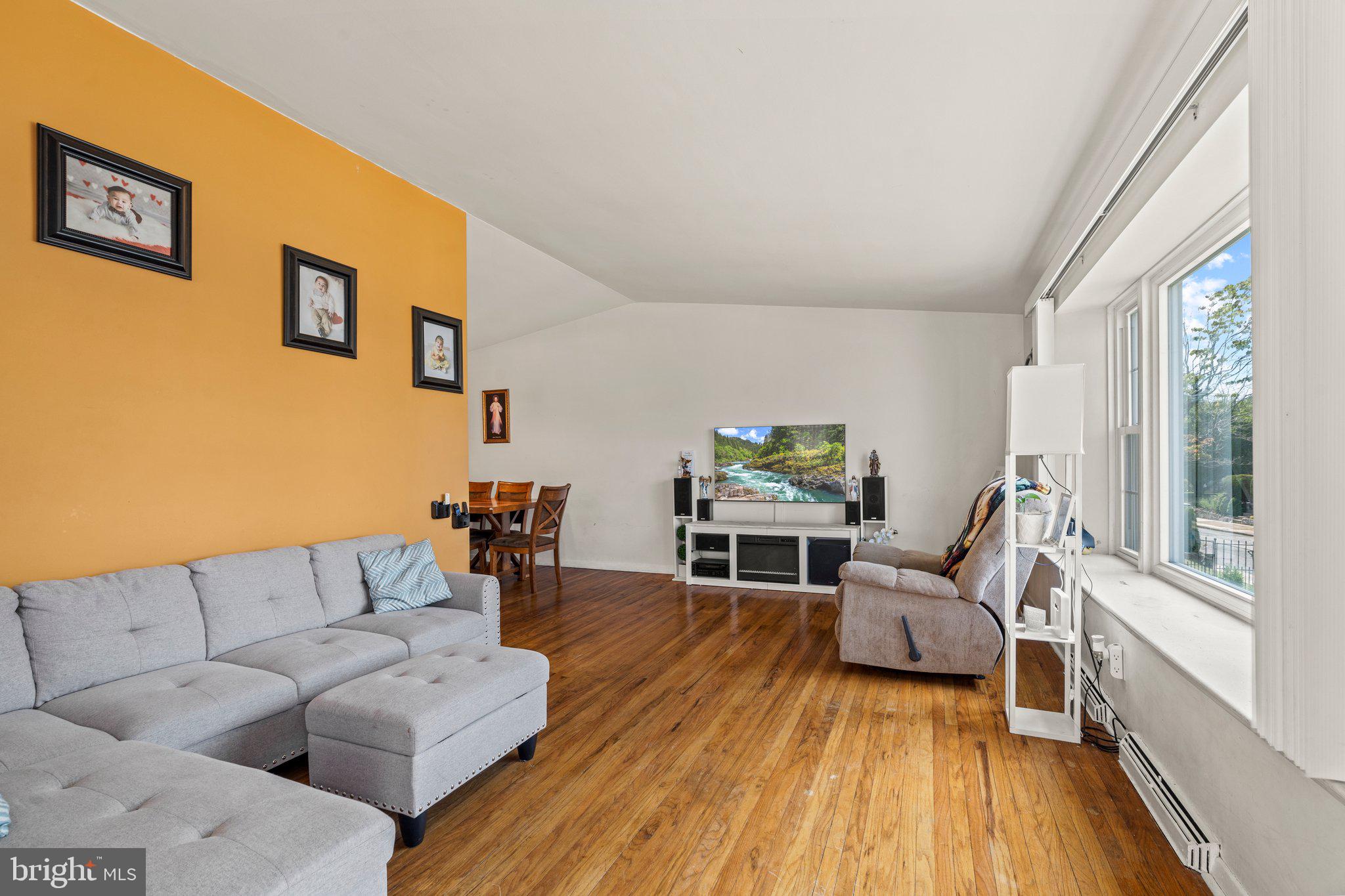 8849 Calvert Street Philadelphia, PA 19152 - Photo 4 of 31 Gallery Image 4
