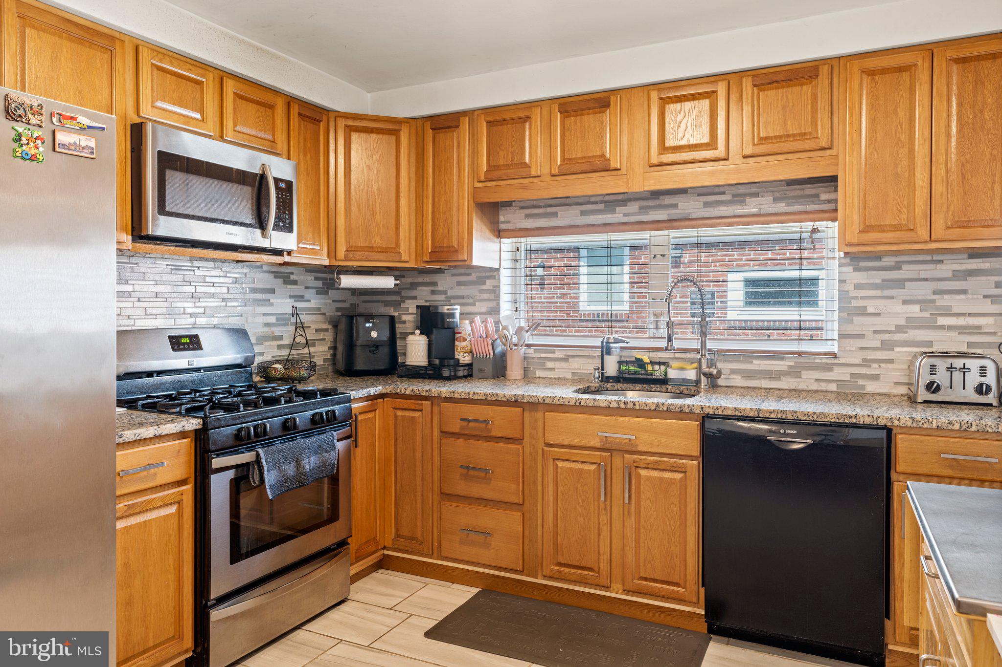 8849 Calvert Street Philadelphia, PA 19152 - Photo 9 of 31 Gallery Image 9