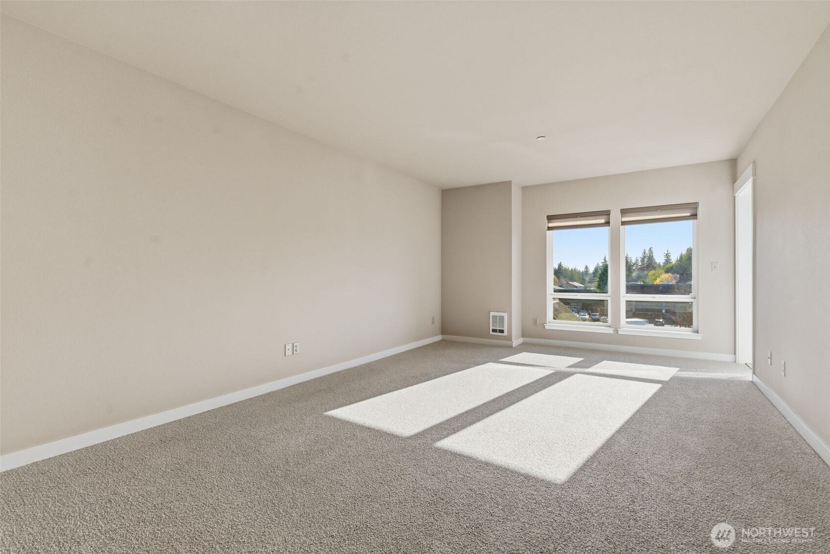 300 High School Road Northeast, Unit 404 Bainbridge Island, WA 98110 - Photo 3 of 16