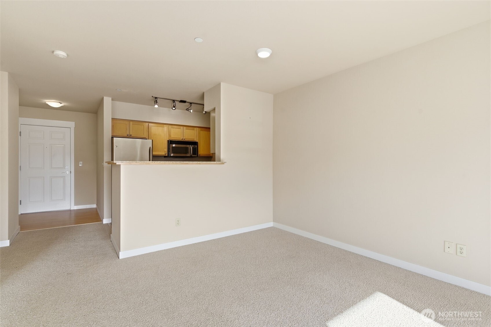 300 High School Road Northeast, Unit 404 Bainbridge Island, WA 98110 - Photo 5 of 16