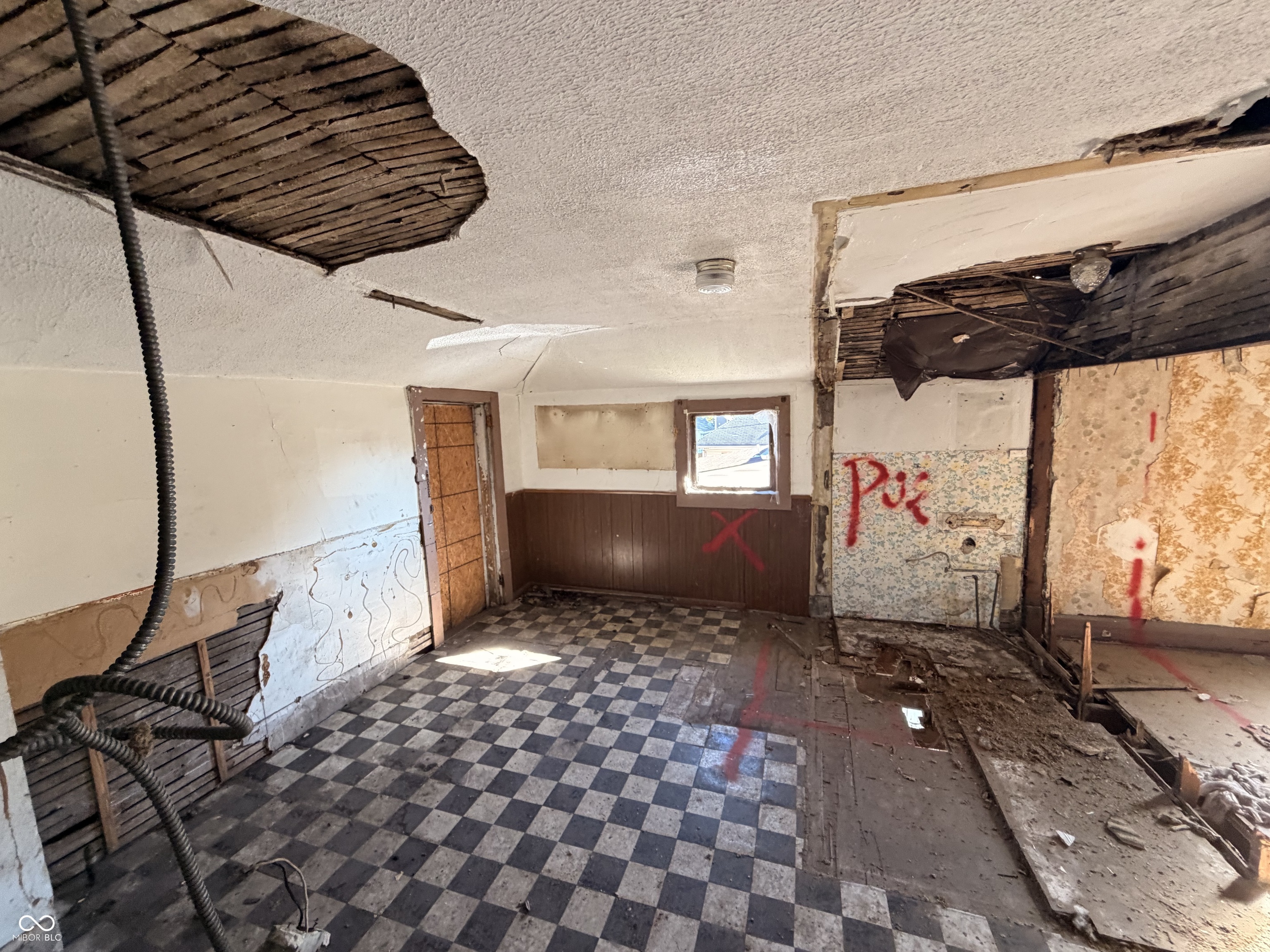 816 East 20th Street Anderson, IN 46016 - Photo 5 of 11