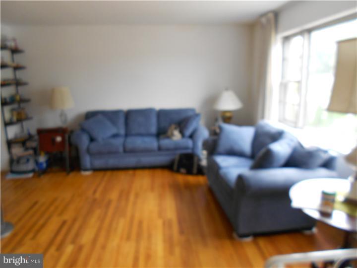 12803 Dunks Ferry Road Philadelphia, PA 19154 - Photo 3 of 3 Living Room