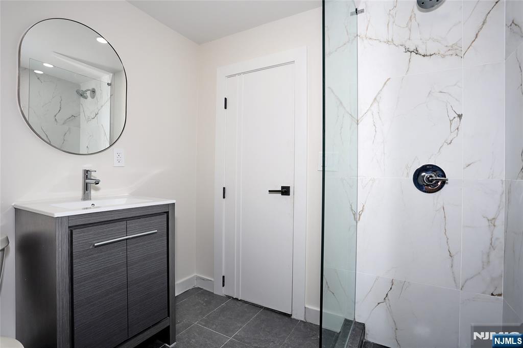 20 Dojean Court Bergenfield, NJ 07621 - Photo 31 of 50