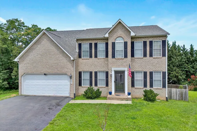 $449,950 | 221 Minnie Bell Lane, Vinton, VA 24179