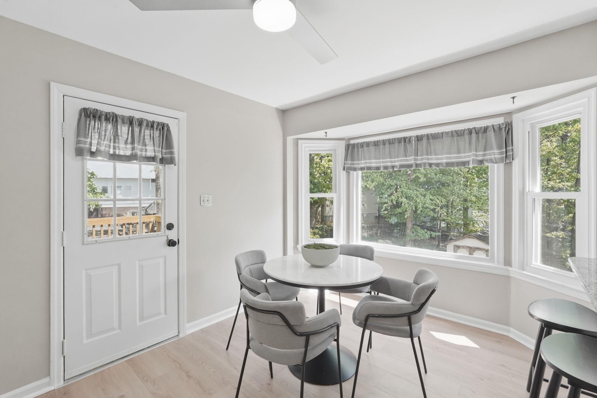124 Oaklawn Road Stafford, VA 22554 - Photo 16 of 36 a dining room with furniture and window