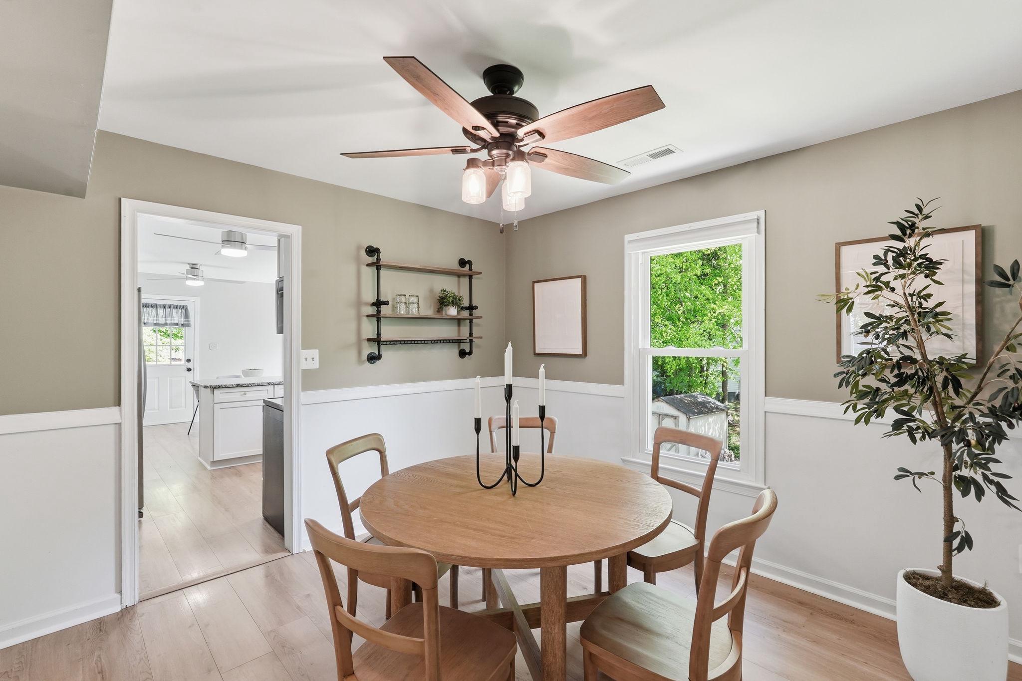 124 Oaklawn Road Stafford, VA 22554 - Photo 10 of 36 a dining room with furniture and window