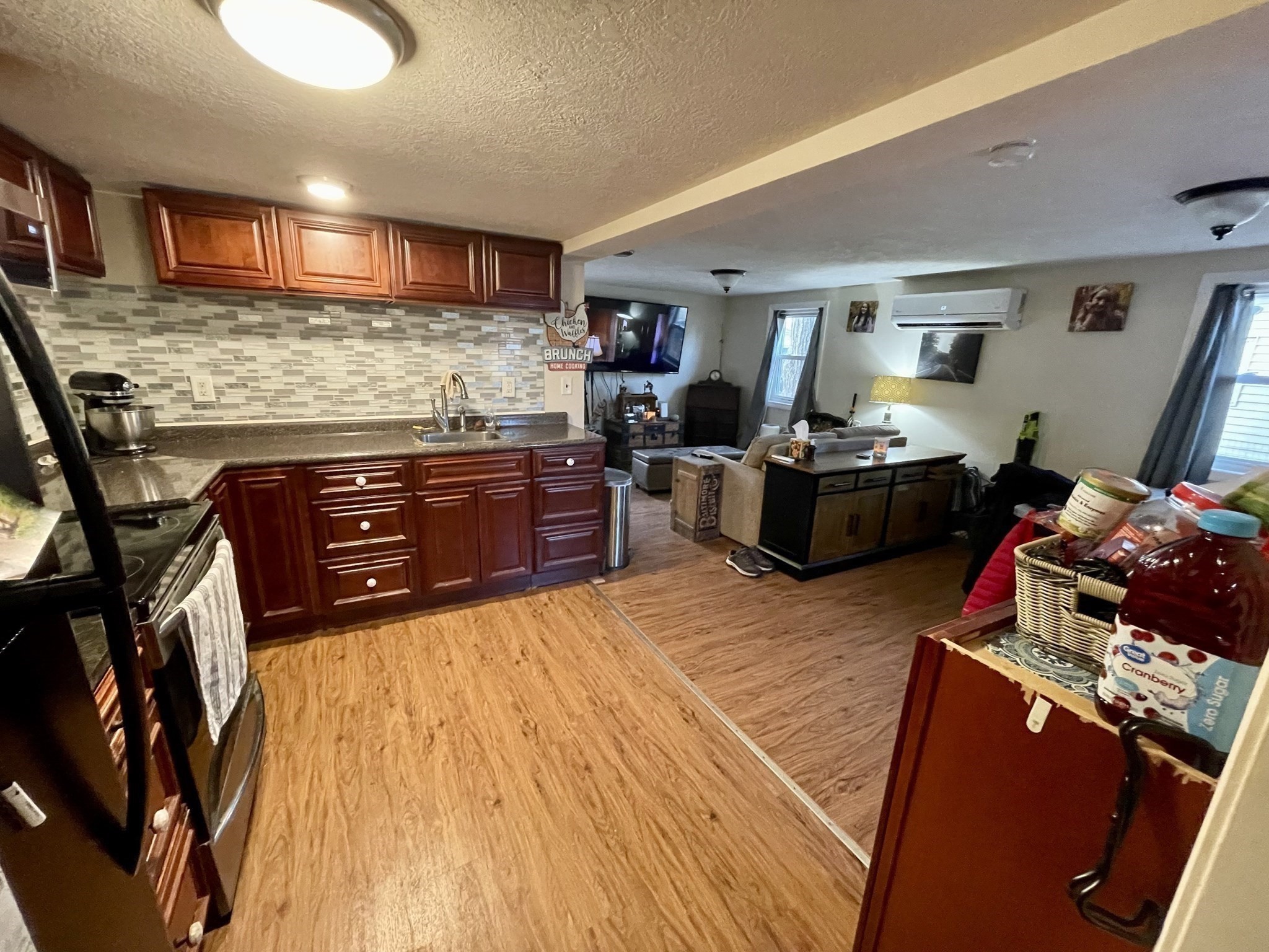 42 Mobile Home Way Springfield, MA 01119 - Photo 4 of 16 Gallery Image 4