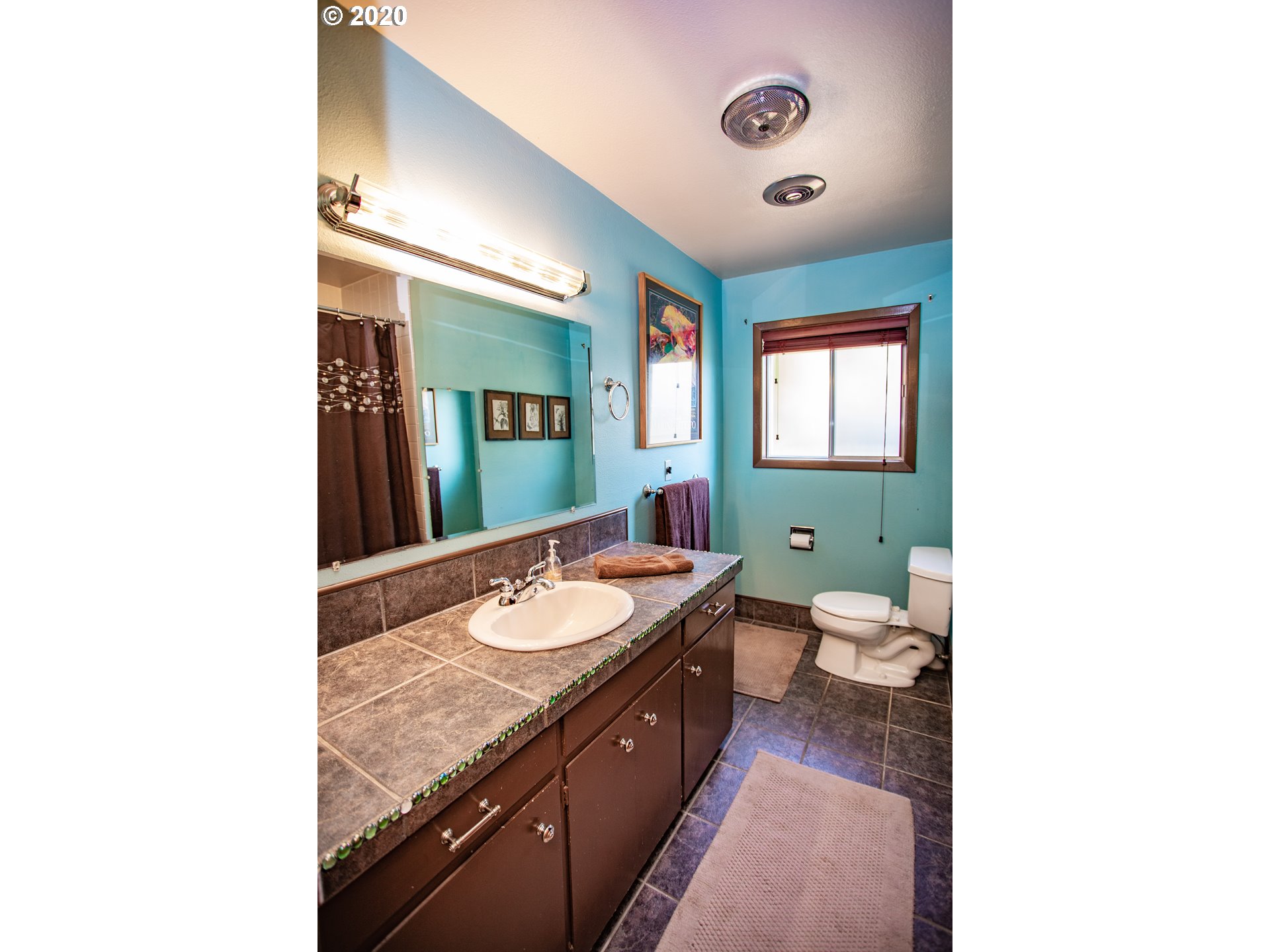 250 Ridgecrest Drive Stevenson, WA 98648 - Photo 19 of 32 a spacious bathroom with a granite countertop sink and a mirror