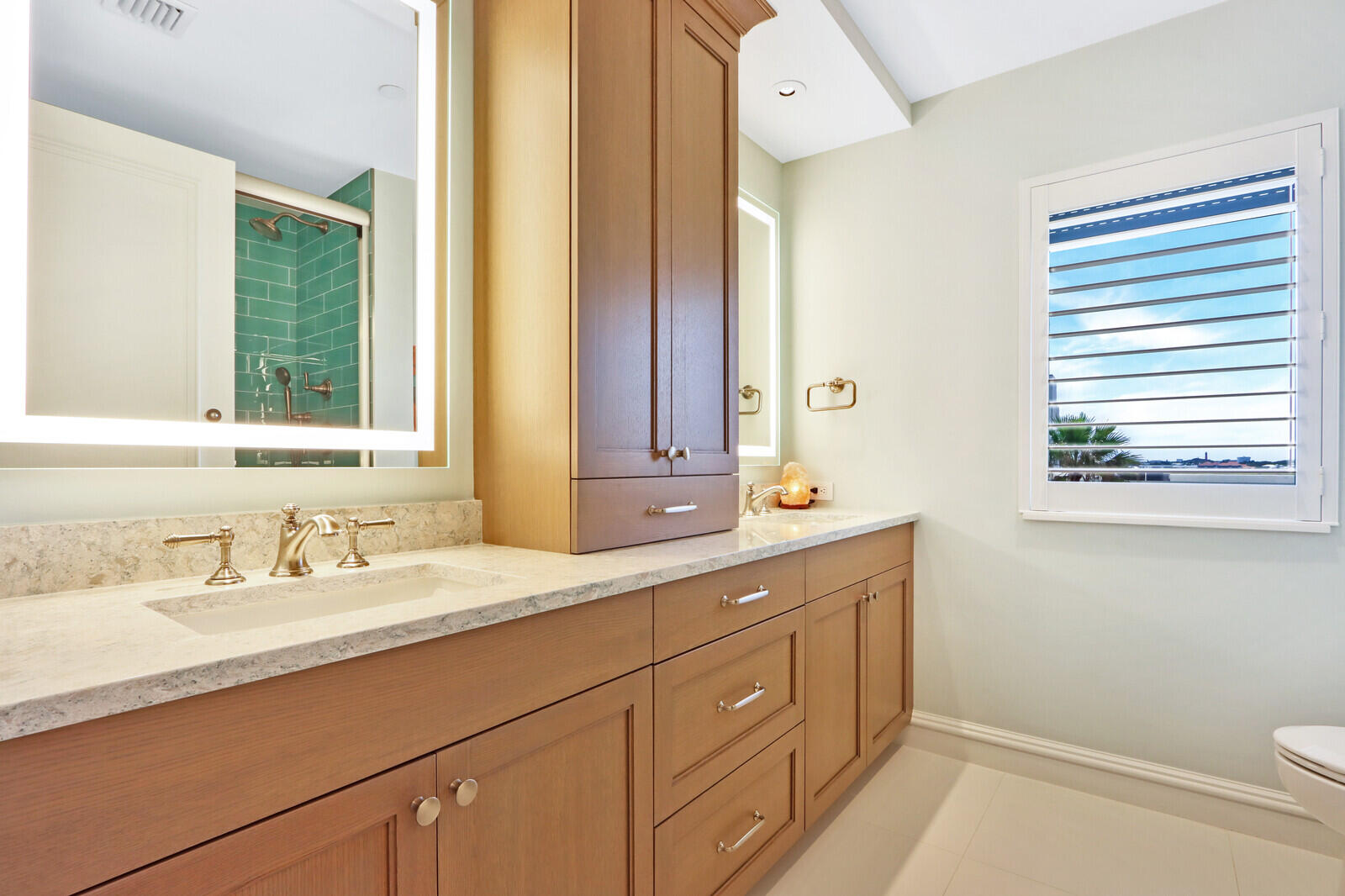 19950 South Beach Road, Unit 5S Jupiter, FL 33469 - Photo 27 of 55 Guest Bathroom