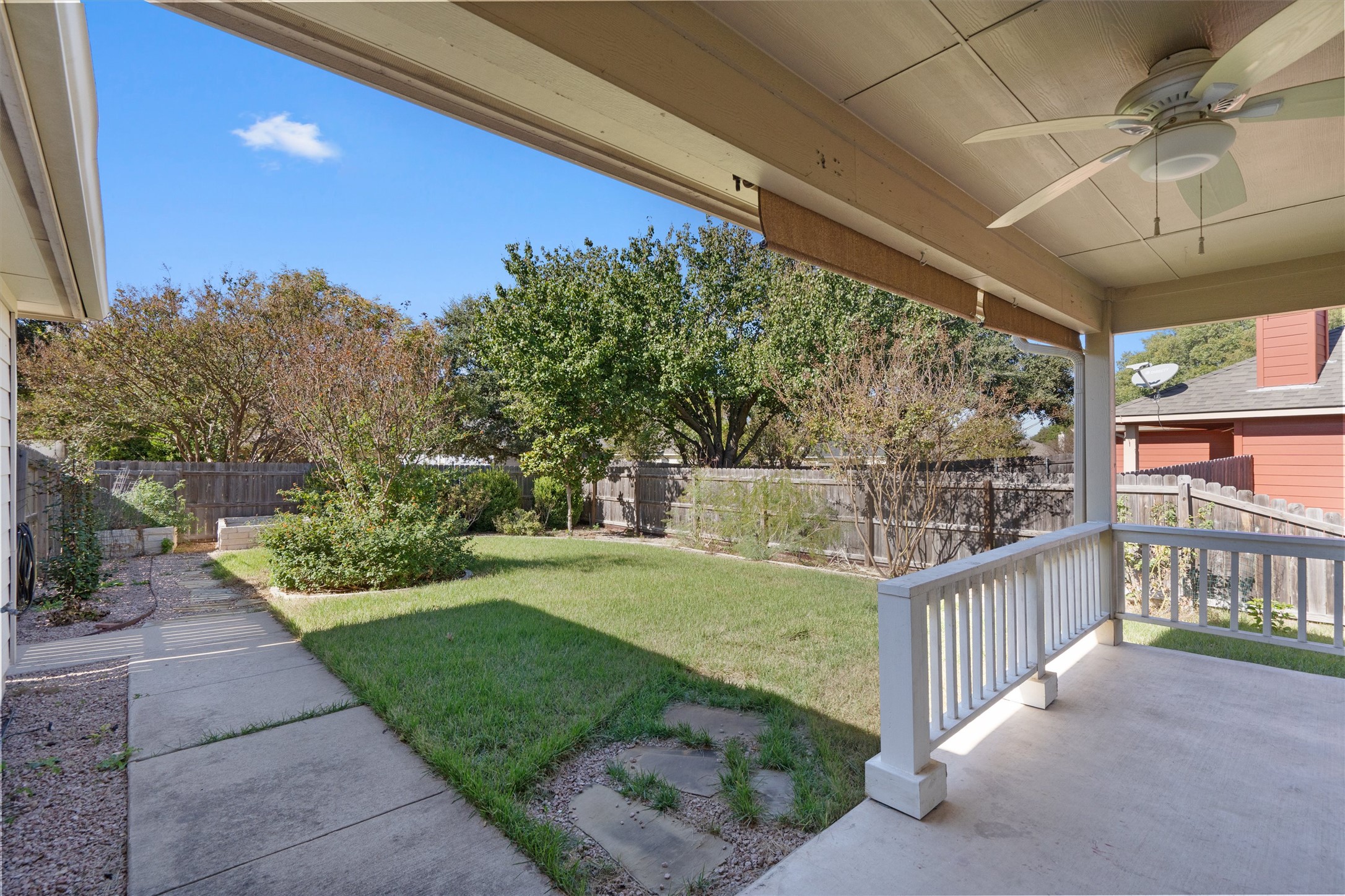 153 Hickory Lane Georgetown, TX 78633 - Photo 27 of 30 Covered patio featuring a ceiling fan, a privacy screen, and a railing system