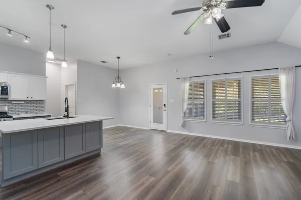 $2,050 | 153 Hickory Lane, Georgetown, TX 78633