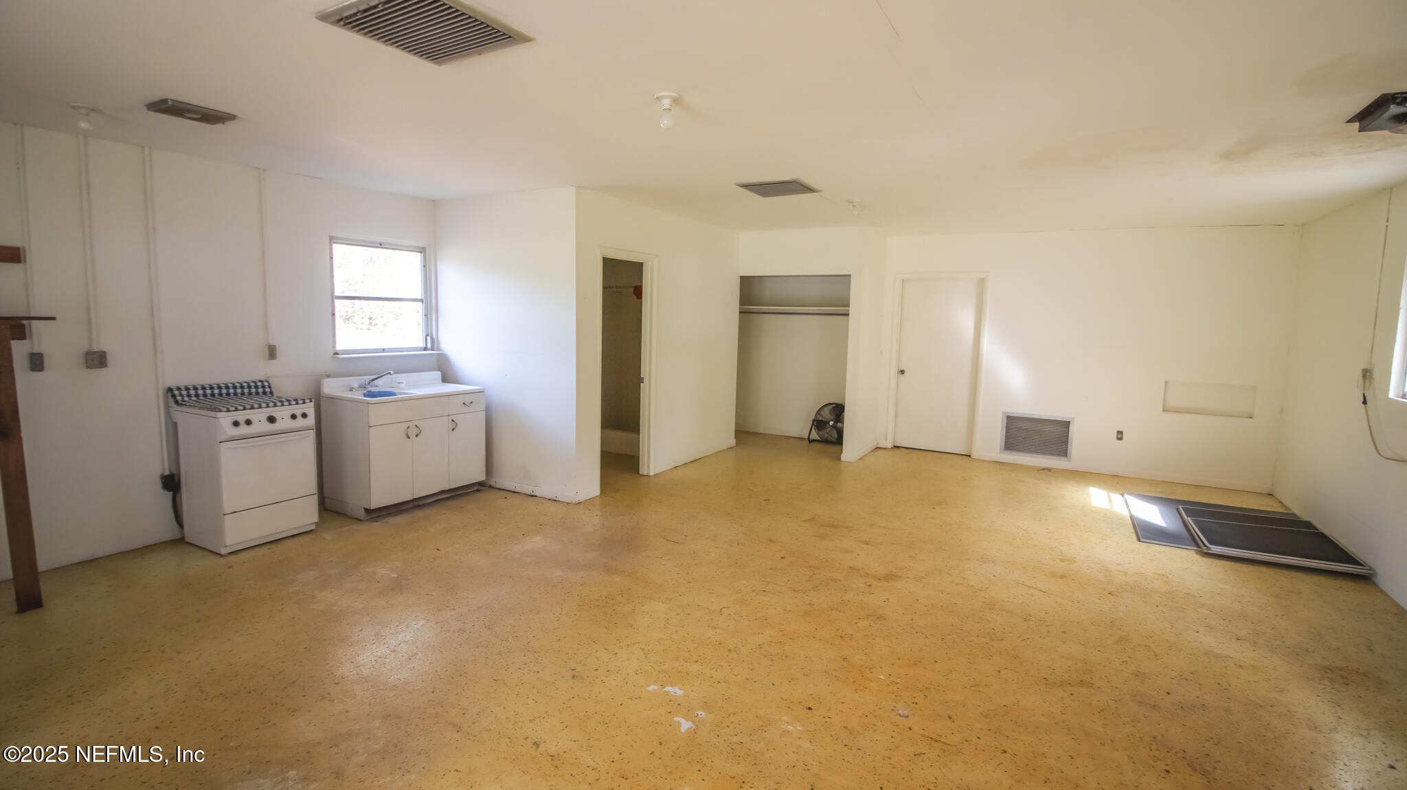 9817 County Road 1469 Earleton, FL 32631 - Photo 21 of 23 a view of an empty room with a window