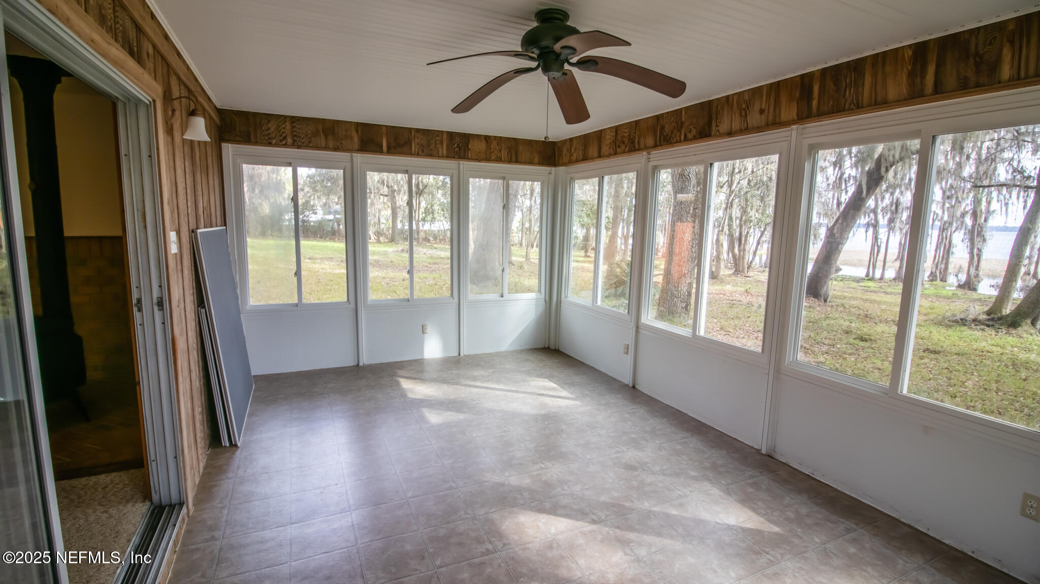 9817 County Road 1469 Earleton, FL 32631 - Photo 9 of 23 a view of room with window and wooden floor