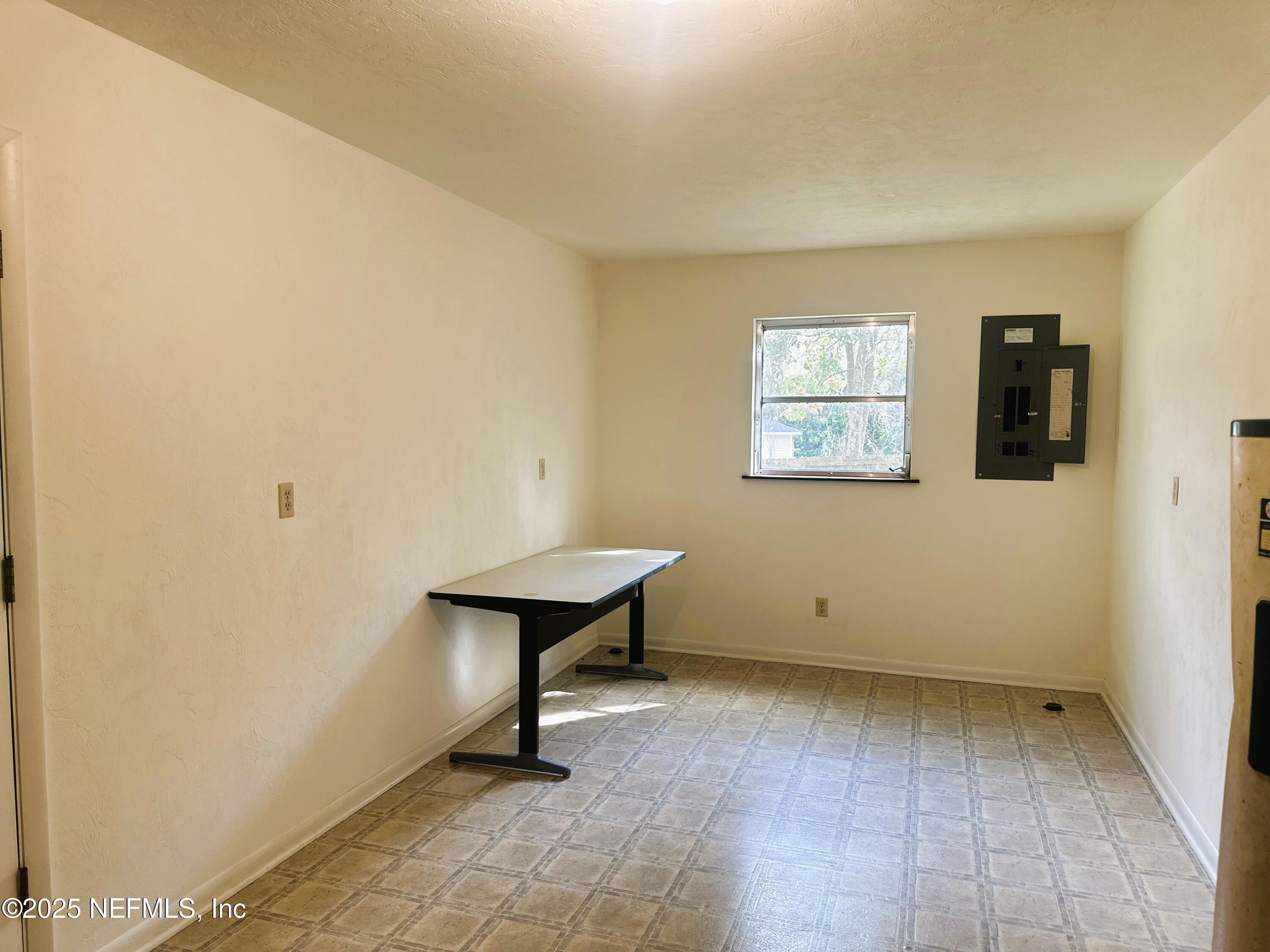 9817 County Road 1469 Earleton, FL 32631 - Photo 10 of 23 a view of a room with wooden floor and windows