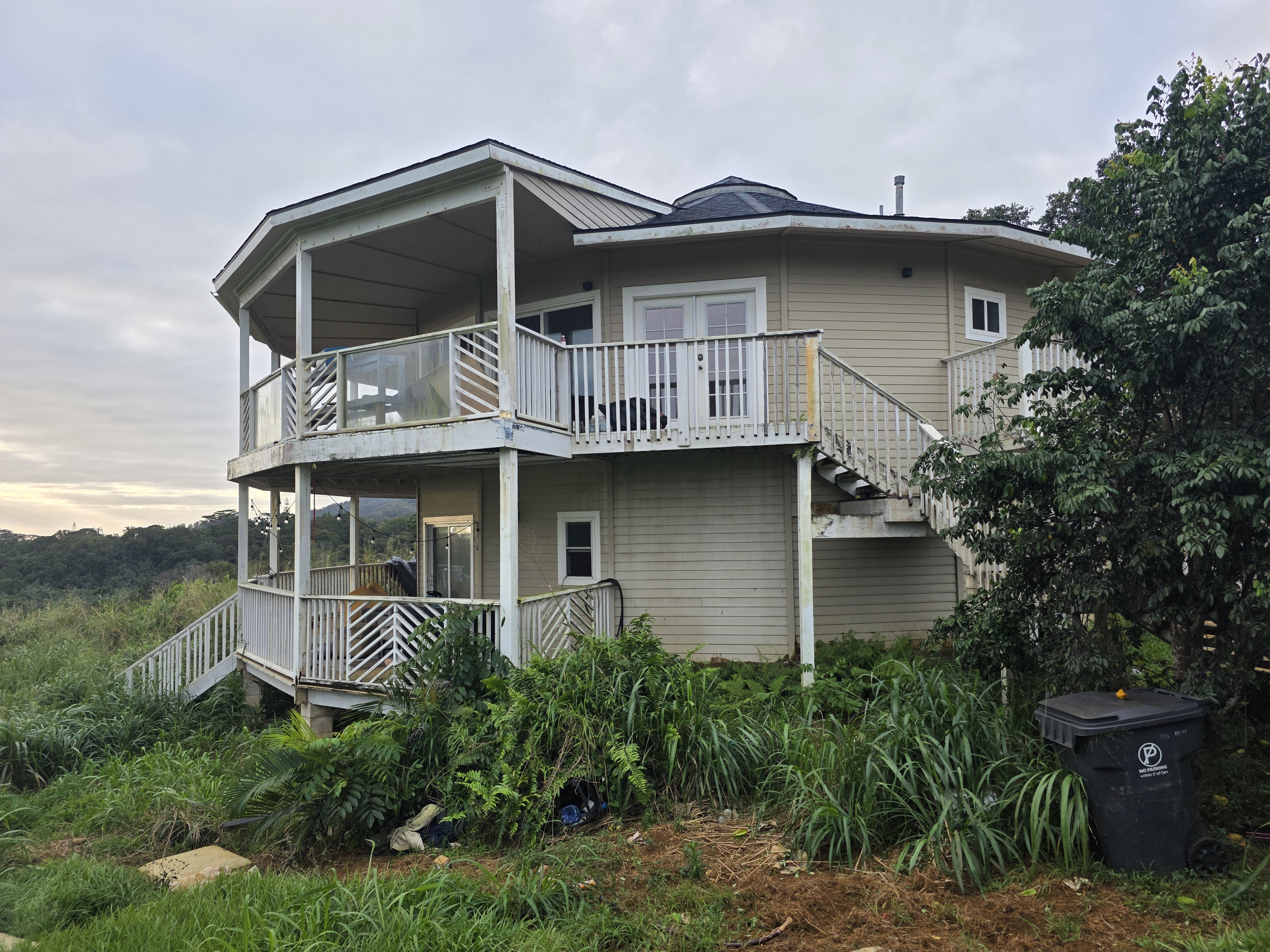 6469 L Kawaihau Road Kapaa, HI 96746 - Photo 3 of 12 a front view of a house with garden