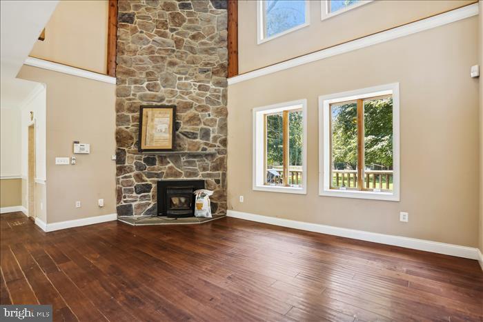 20845 Potomac View Road Sterling, VA 20165 - Photo 14 of 75 Living Room