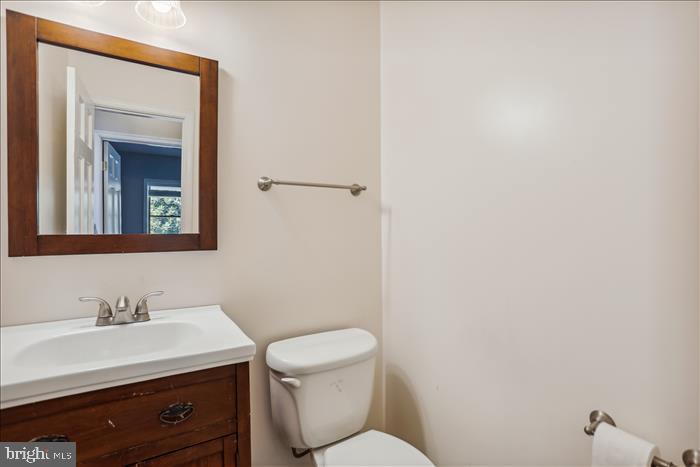 20845 Potomac View Road Sterling, VA 20165 - Photo 34 of 75 powder room