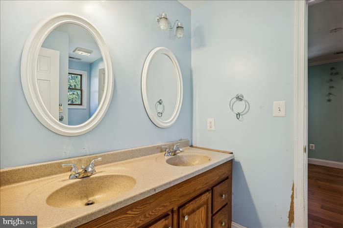 20845 Potomac View Road Sterling, VA 20165 - Photo 47 of 75 Jack & Jill bath