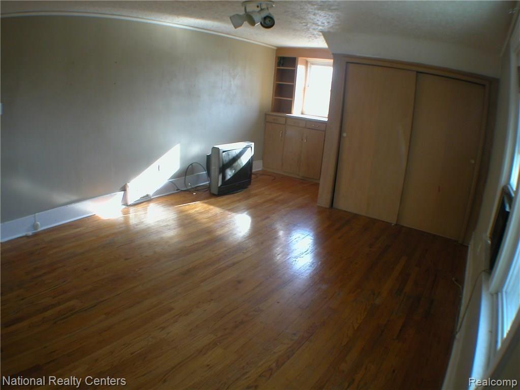 25510 Graham Road Redford, MI 48239 - Photo 5 of 28