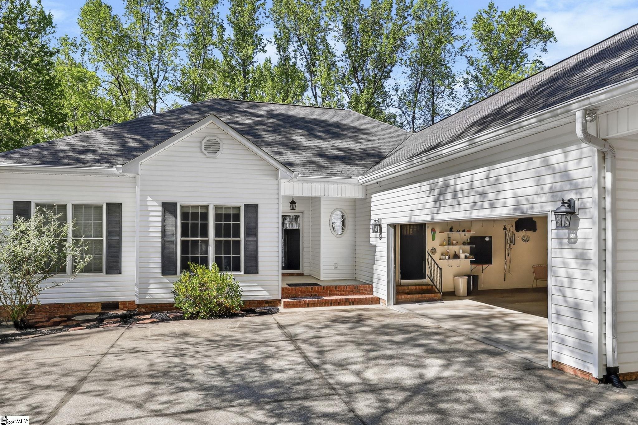 181 Lake Drive Greer, SC 29651 - Photo 3 of 42