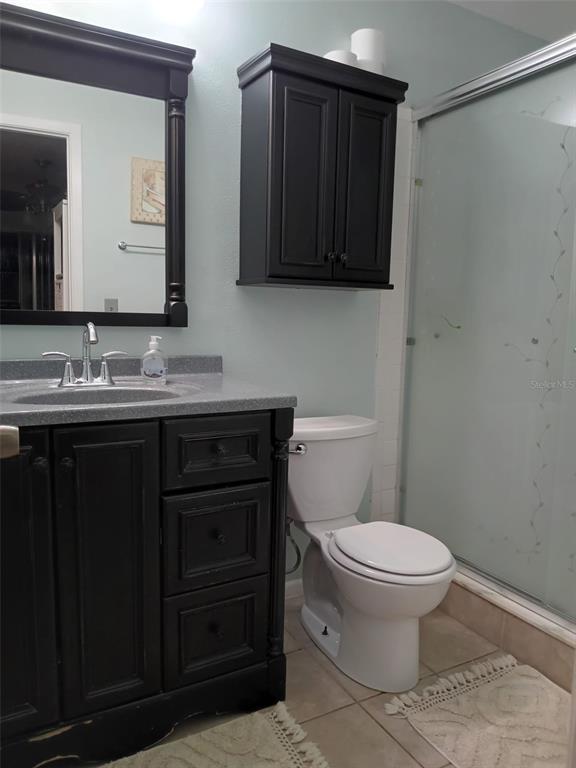 10700 Gardenwood Road Orlando, FL 32837 - Photo 11 of 23 a bathroom with a toilet a sink and mirror