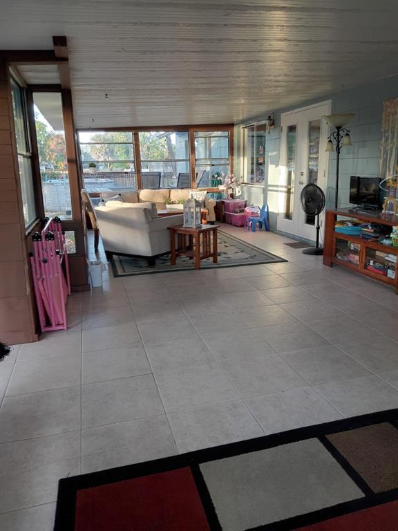 10700 Gardenwood Road Orlando, FL 32837 - Photo 18 of 23 a living room with furniture and a large window