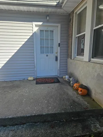 $1,300 | 292 Changebridge Road, Unit 10, Montville, NJ 07058