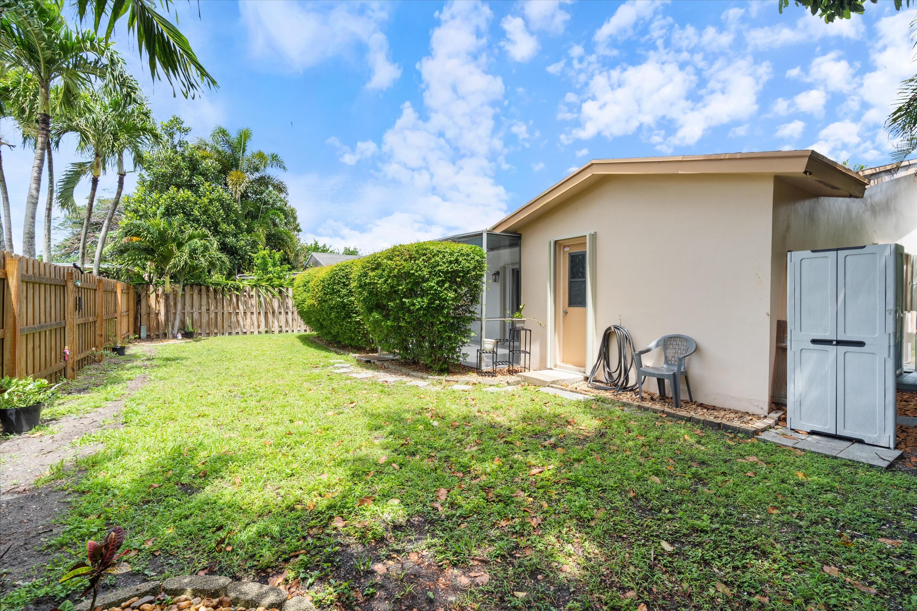 22707 Southwest 64th Way Boca Raton, FL 33428 - Photo 6 of 22 a house view with a garden space