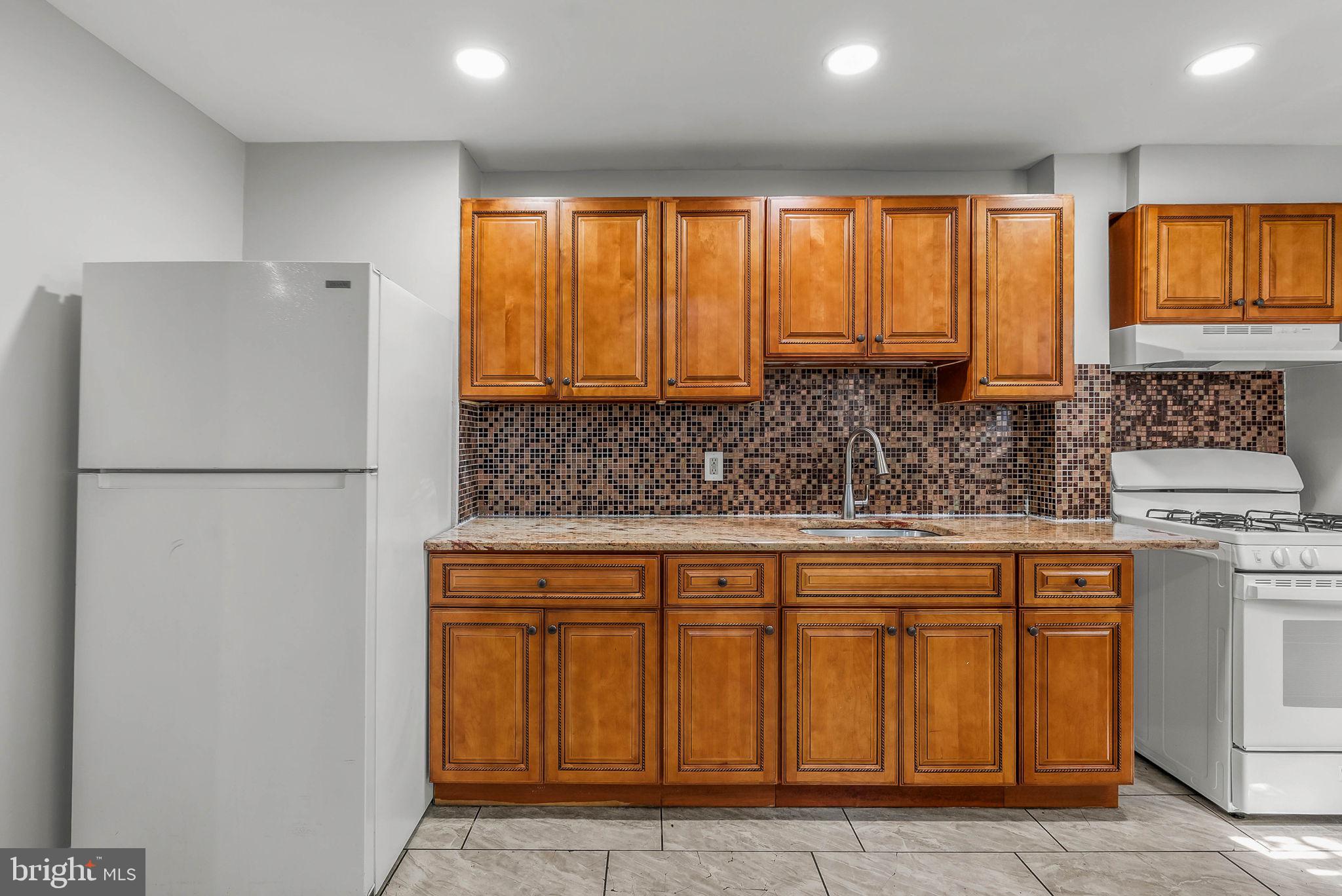 7052 Aberdeen Road Upper Darby, PA 19082 - Photo 12 of 27