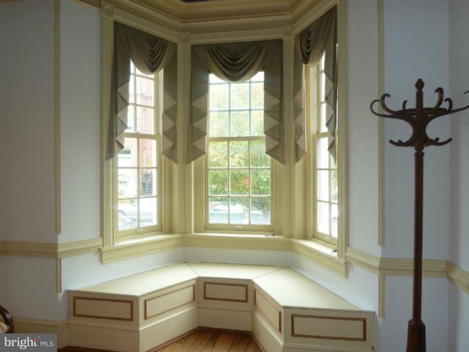 409 A Street Southeast Washington, DC 20003 - Photo 5 of 29 Living Room