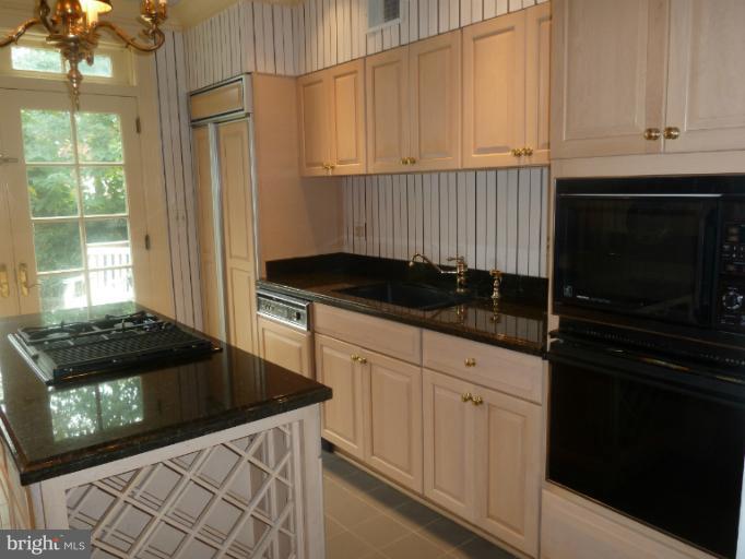 409 A Street Southeast Washington, DC 20003 - Photo 9 of 29 Kitchen